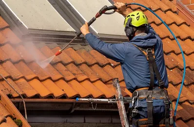 Démoussage et hydrofuge de toiture à Saucats
